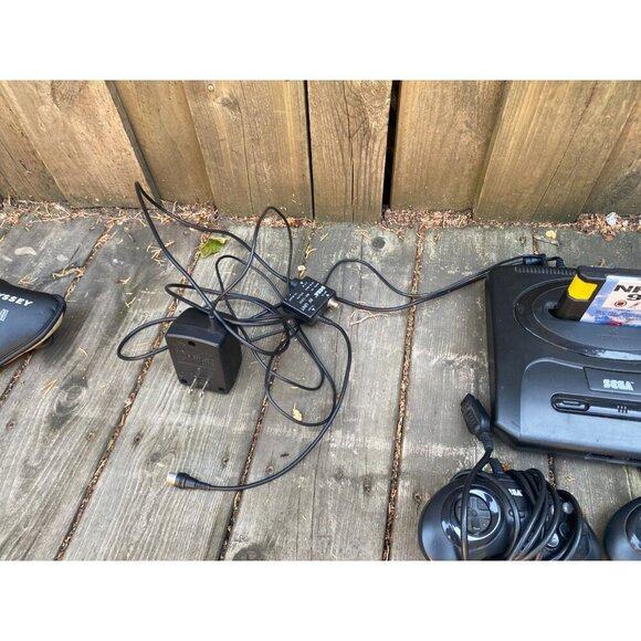 Vintage Sega Genesis Console With 2 Controllers & Game - Tested Working Black - Picture 3 of 7